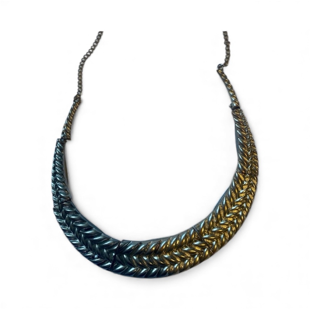 Statement collar